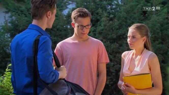 Barwy szczęścia odc. 1927. Julita (Katarzyna Sawczuk), Kajtek (Jakub Dmochowski), Józek (Patryk Pniewski)