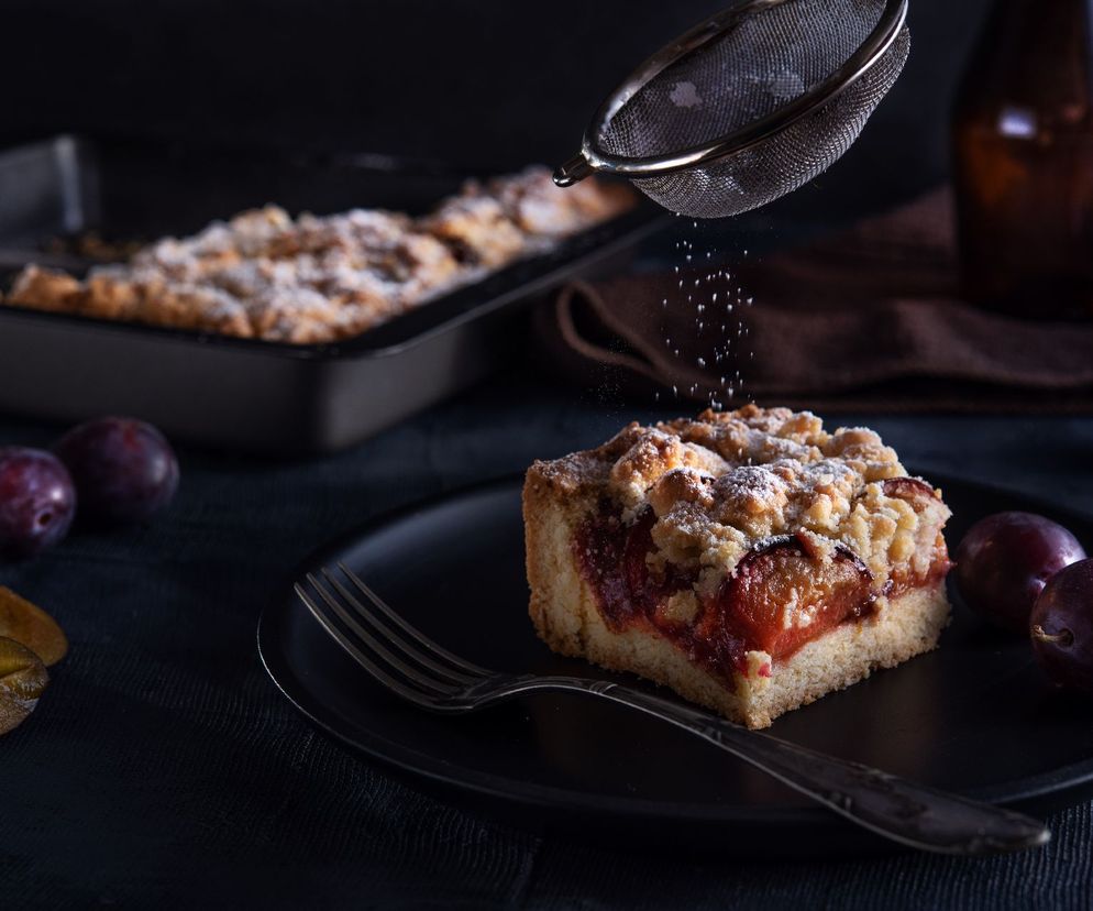 Ciasto ze śliwkami łatwe i smaczne: przepis na mega proste ciasto śliwkowe