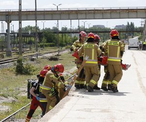 Kontrolowane zderzenie pociągu z osobówką