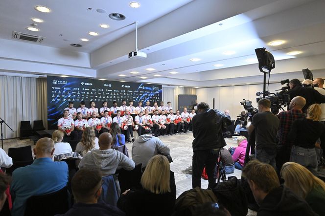 Kibice w szoku! Czekali na siatkarzy, a tu nagle wyszli polscy złoci medaliści