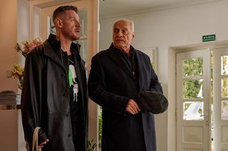 Na Wspólnej odc. 3982: Hebel (Tadeusz Huk), Seba (Bartosz Głogowski)