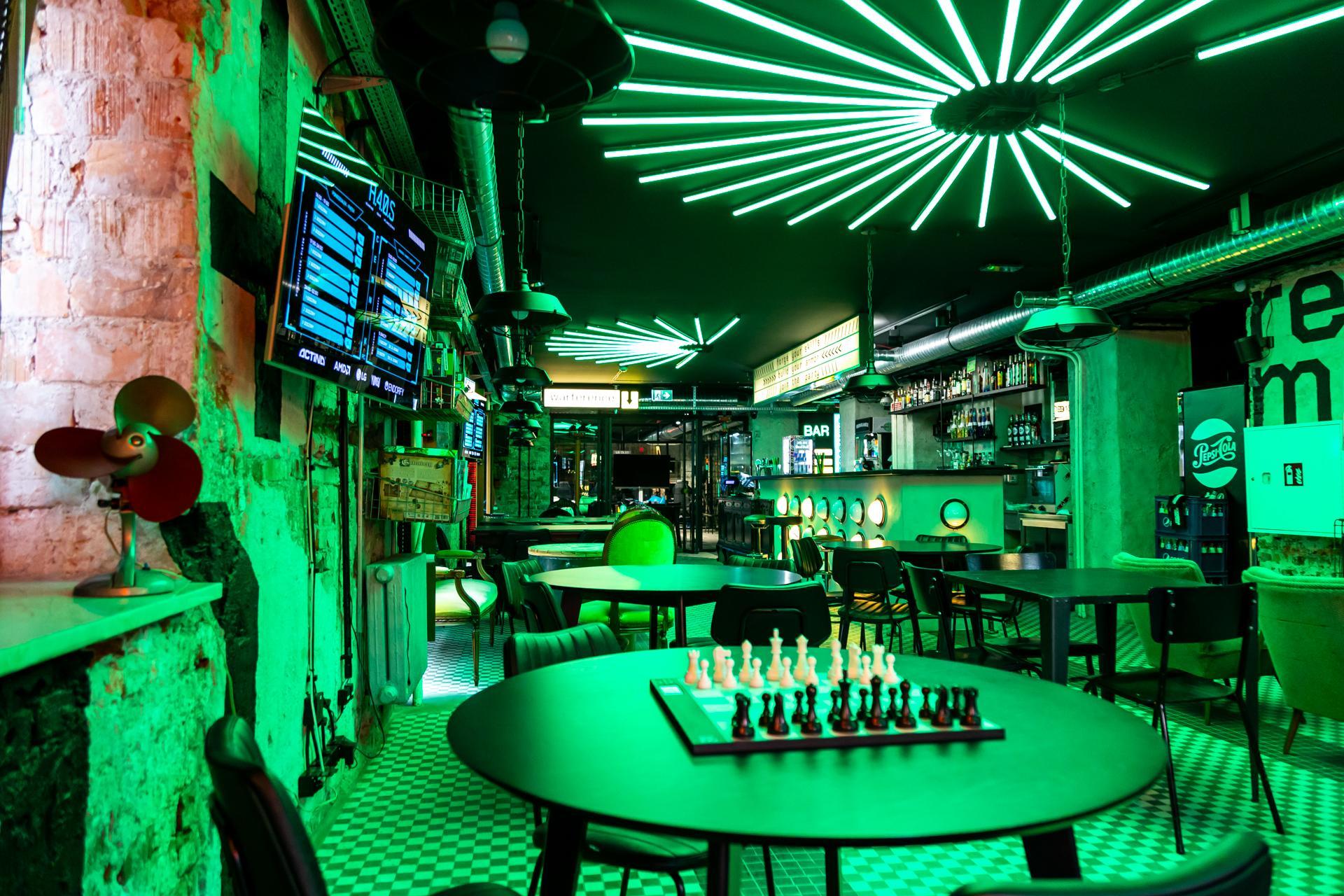 Pub H.4.0.S. Warszawa – wnętrze