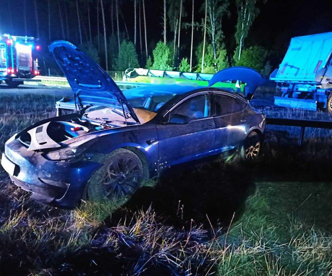 Poważny wypadek na S7. Ciężarówka zderzyła się z autobusem. Są poszkodowani