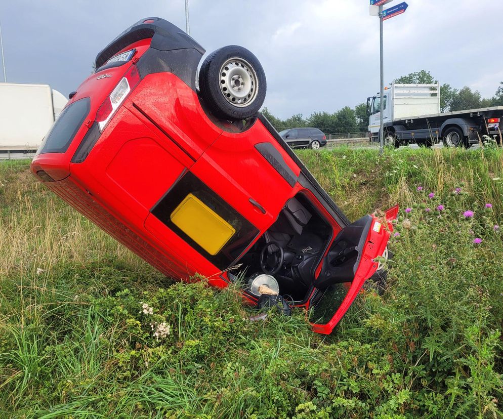 Dachowanie na DK-50 w miejscowości Brzóze