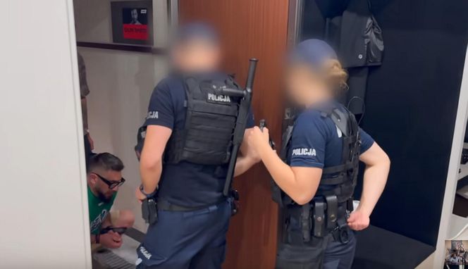 Mieszkanie Szalonego Reportera zaatakowane siekierami