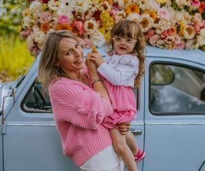 Pani Monika adoptowała niepełnosprawną Natalkę. „Moje życie jest tysiąc raz trudniejsze, a jednocześnie milion razy szczęśliwsze”