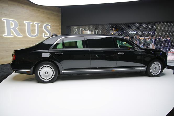 Aurus Senat - takim autem jeździ Putin