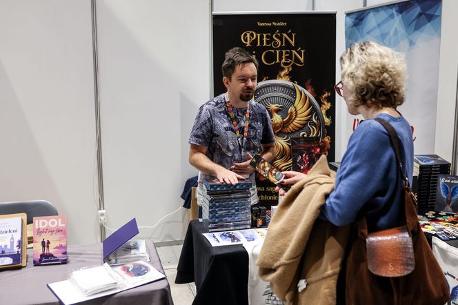 Targi Książki w Katowicach to okazja do zdobycia autografów pisarzy