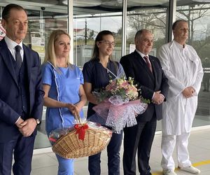 To prawdziwy cud. Bliźniaczki dzieli cały rok