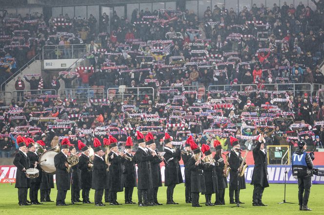 Orkiestra górnicza zagrała jak za dawnych lat, Górnik Zabrze również. Lech Poznań na kolanach