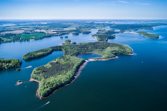 Wakacje rozczarowują pogodą? Sprawdź listę mazurskich jezior, gdzie woda jest ciepła jak zupa!