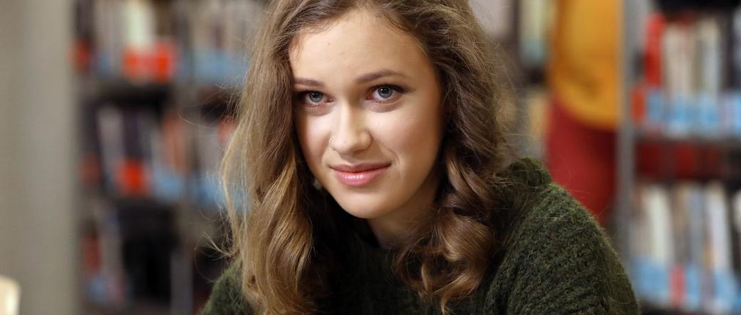 Barwy szczęścia, Angela (Helena Englert)