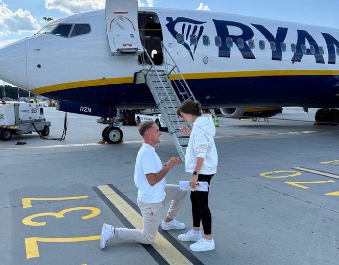 Oświadczyny na płycie Kraków Airport