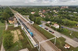 Nowe przystanki kolejowe, a przy nich nowe miejsca parkingowe