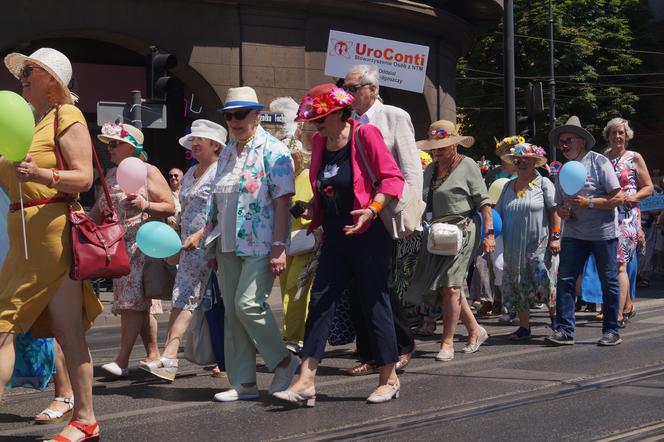 Radosna Parada Kapeluszowa 2023 przeszła ulicami Bydgoszczy! [ZDJĘCIA]