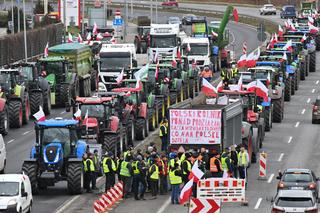 Protest rolników. 860 traktorów blokuje drogi w regionie 