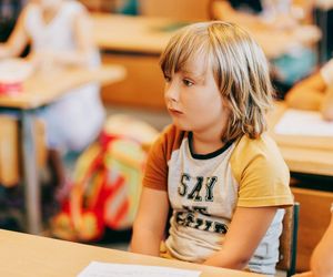 Plan lekcji jak z horroru. Dzieci wychodzą ze szkoły po 17. „Za mało sal”