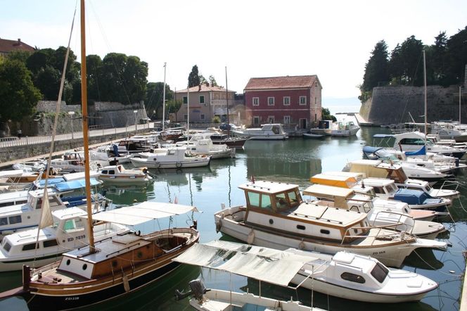 Zadar to centrum kulturalne północnej Dalmacji. Z lotniska w Rzeszowie dotrzesz tam w niecałe 2 godziny