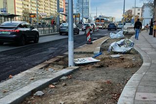 Piesi tylko szczupli, a rowerzyści slalomem