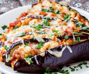 Przepis na zapiekane bakłażany z pomidorami i parmezanem