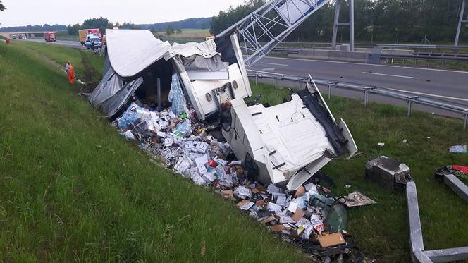 Autostrada A4 zamknięta w obydwu kierunkach! Kierowca ciężarówki wypadł z pasa! [ZDJĘCIA]