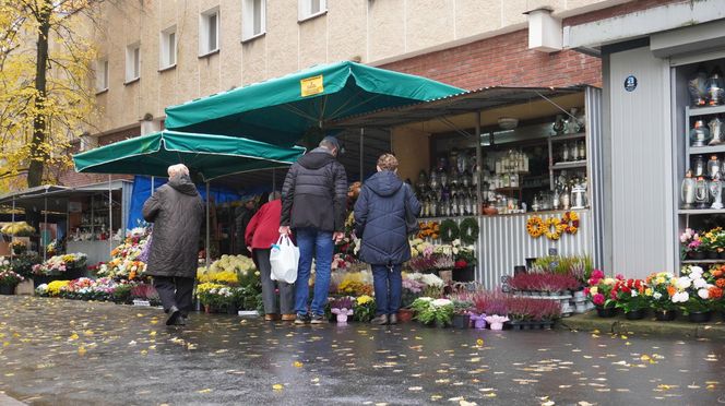 Zbliża się Dzień Wszystkich Świętych. Jak wyglądają przygotowania na najstarszym cmentarzu w Lublinie?