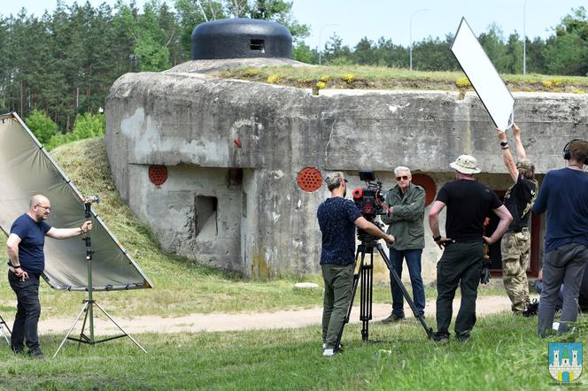 Sensacje XX wieku w Nowogrodzie. Wołoszański kręcił dokument na Podlasiu [ZDJĘCIA]