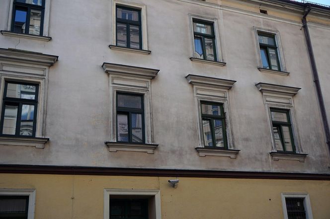 To jeden z najsłynniejszych budynków w Krakowie. W PRL-u stał się własnością państwa