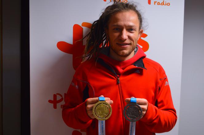 O siódmej na trening, potem do pracy. Wieczorem na próbę teatru – wywiad z Adrianem Olszewskim