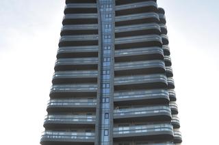 2. Plaza Tower. 54,95 metra wysokości.