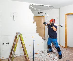 Cennik wyburzania ścian 2026. Ile za burzenie ścian działowych i nośnych?