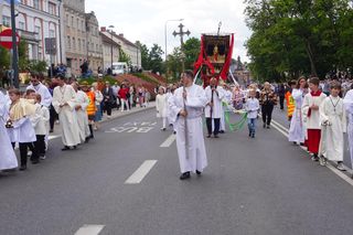 Udział w procesji nie zastąpi Mszy świętej. Te zasady pozwolą ci spokojnie zaplanować wolny czwartek
