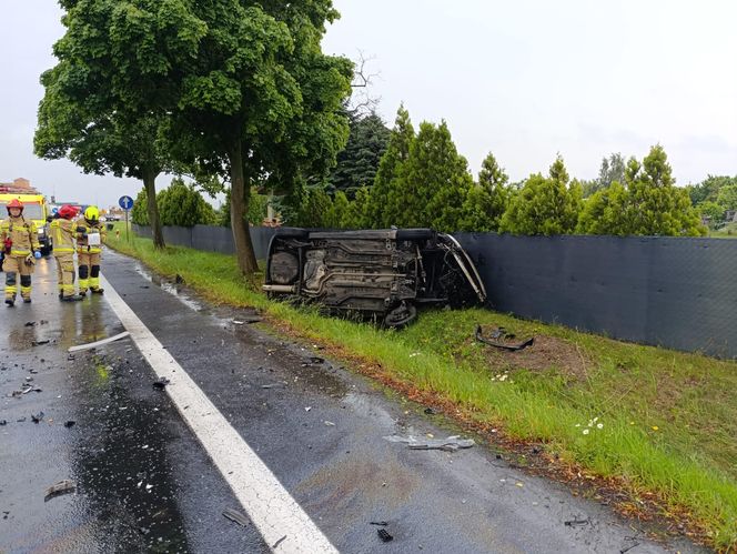 Wypadek na DW 309 koło Leszna. Zderzyły się dwa samochody