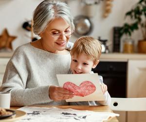 Laurki na Dzień Babci i Dziadka. Wzory laurek dla babci i dziadka do druku