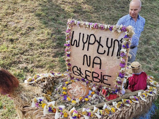 Rocznica koronacji Matki Bożej Kębelskiej w Wąwolnicy. Pojawiło się tysiące wiernych. Zobacz