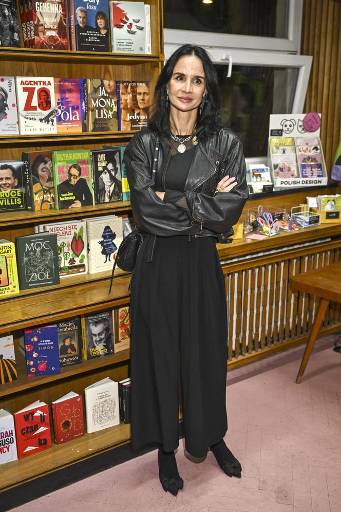 Tak wygląda Viola Kołakowska po rozstaniu z Karolakiem. Cała na czarno