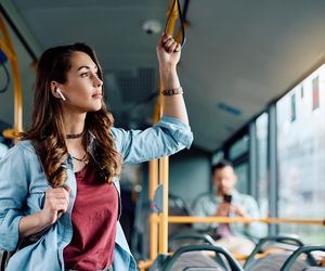 Czy słuchawki z redukcją hałasu są bezpieczne? Ekspert wyjaśnia, co dzieje się z uszami