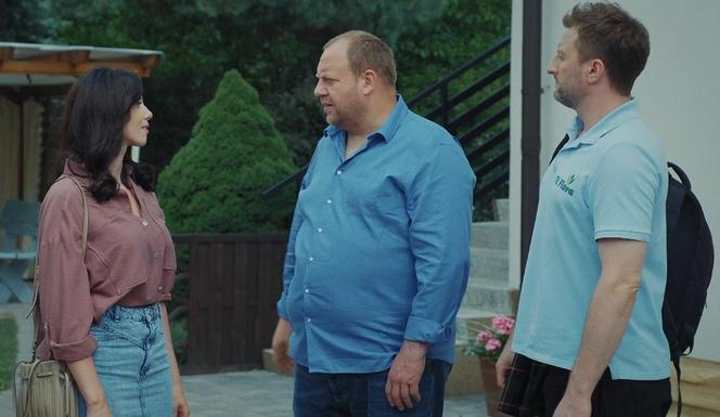 M jak miłość odc. 1762. Bartek (Arkadiusz Smoleński), Tadeusz (Bartłomiej Nowosielski), Ola (Justyna Karłowska)