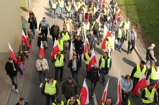 W Gdańsku trwa protest rolników. Z transparentami przeszli przez miasto