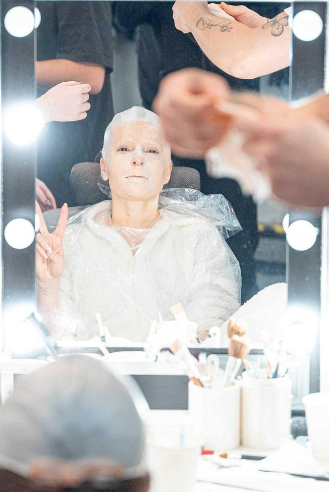 Edyta Herbuś - łysa śpiewaczka