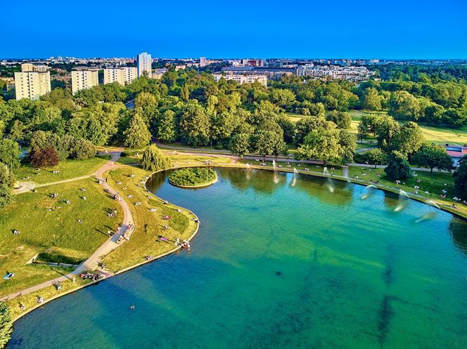 Najpiękniejszy park na świecie znajduje się w Warszawie? Ten Central Park wygląda jak z bajki Disneya