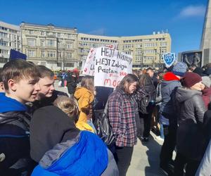 Łódź. Uczniowie maszerowali przeciwko hejtowi