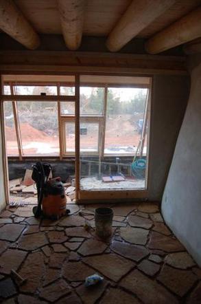 "Living machine" - Earthship samowystarczalny dom ekologiczny z odpadów 