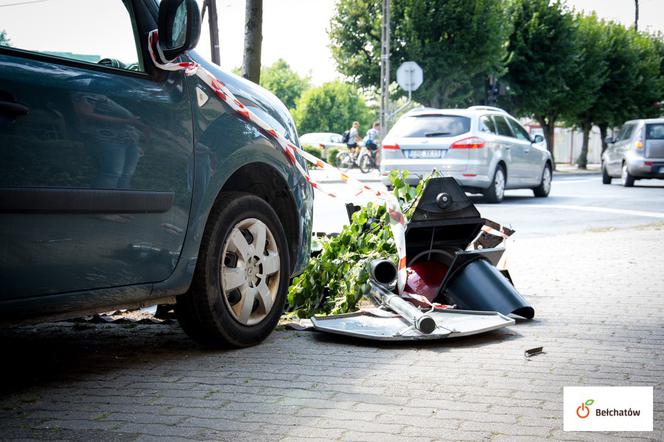 Bełchatów. Wjechał na czerwonym świetle i ściął sygnalizator! Groźna kolizja w centrum