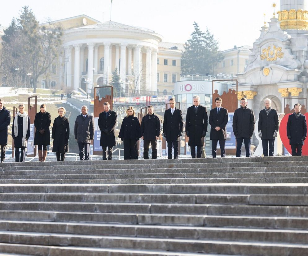 W poniedziałek do Kijowa przybyli przywódcy zagranicznych państw na uroczystości, związane z trzecią rocznicą inwazji Rosji na Ukrainę. W stolicy są już m.in. premier Kanady Justin Trudeau, prezydenci Litwy i Łotwy, Gitanas Nauseda i Edgars Rinkeviczs