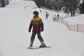 Dużo narciarzy na stoku w Krajnie koło Kielc