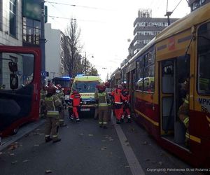 Łódź. Zderzenie dwóch tramwajów w czwartek, 13 listopada. 12 osób poszkodowanych [ZDJĘCIA].