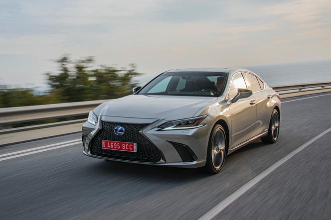 Lexus ES 300h F Sport 