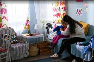 Barwy szczęścia, odc. 2241. Maja (Pola Żak), opiekunka (Joanna Krawczyk)