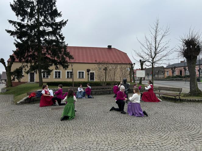 Rzeźby Szewczyków nową atrakcją Kazimierza Biskupiego